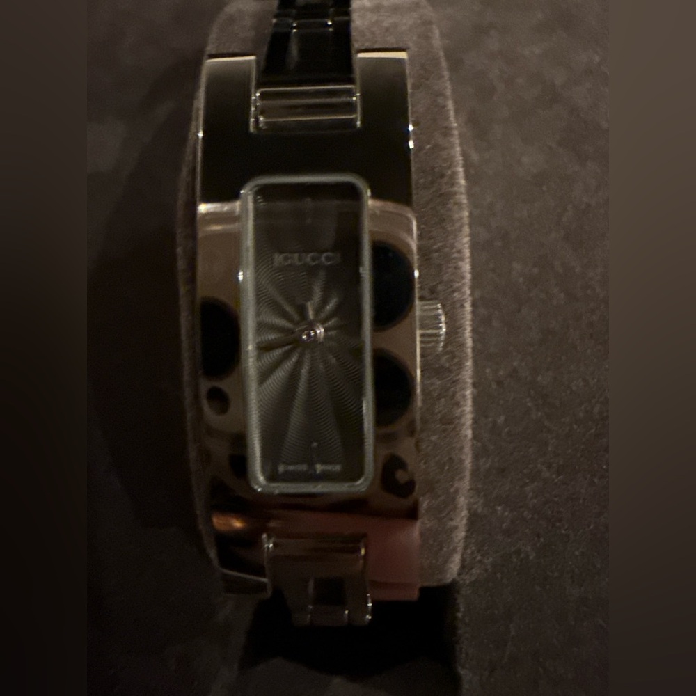 🩶EUC🩶 Gucci space grey and Silver Watch - Picture 2 of 8